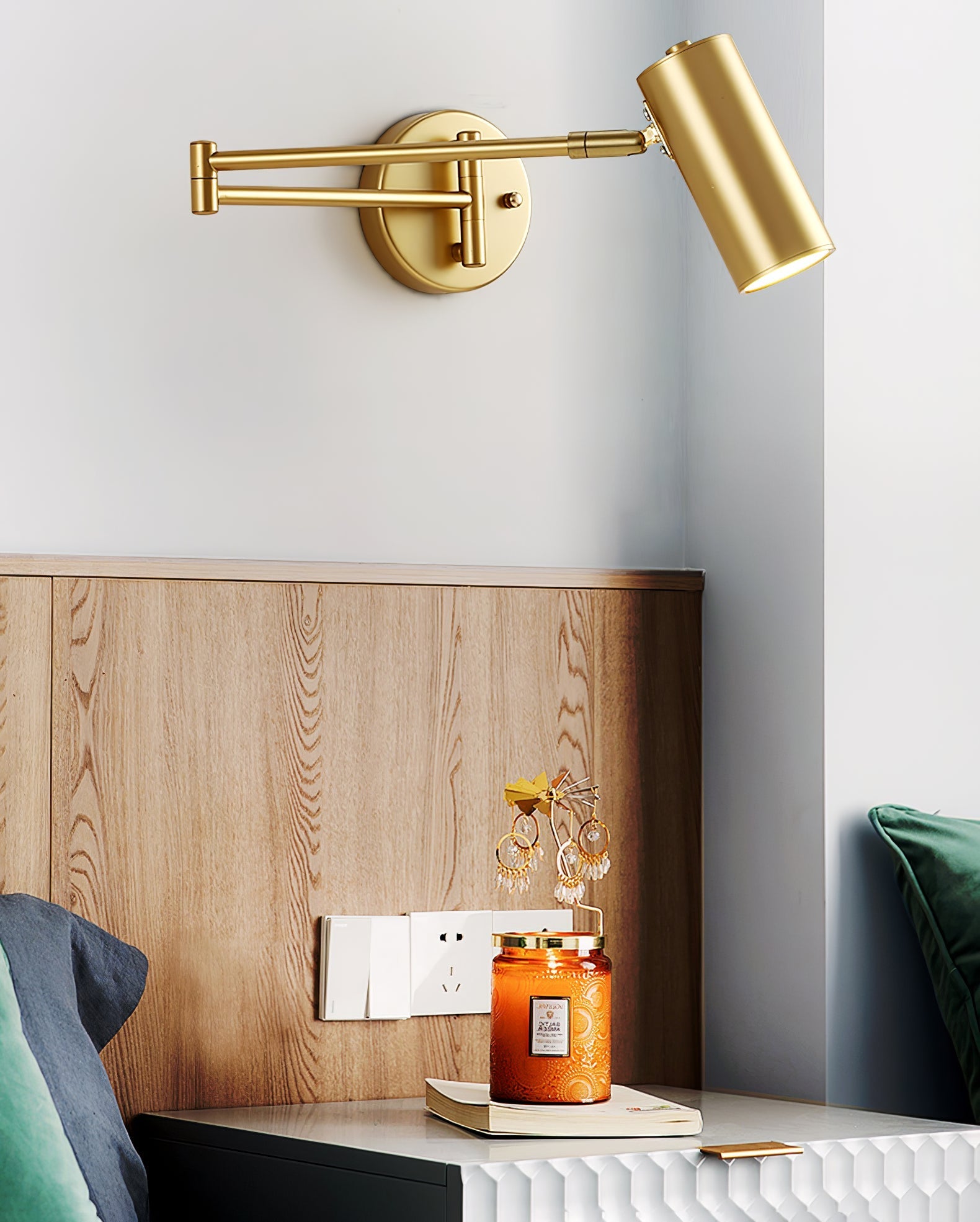 Modern Wall Light with Adjustable Arm