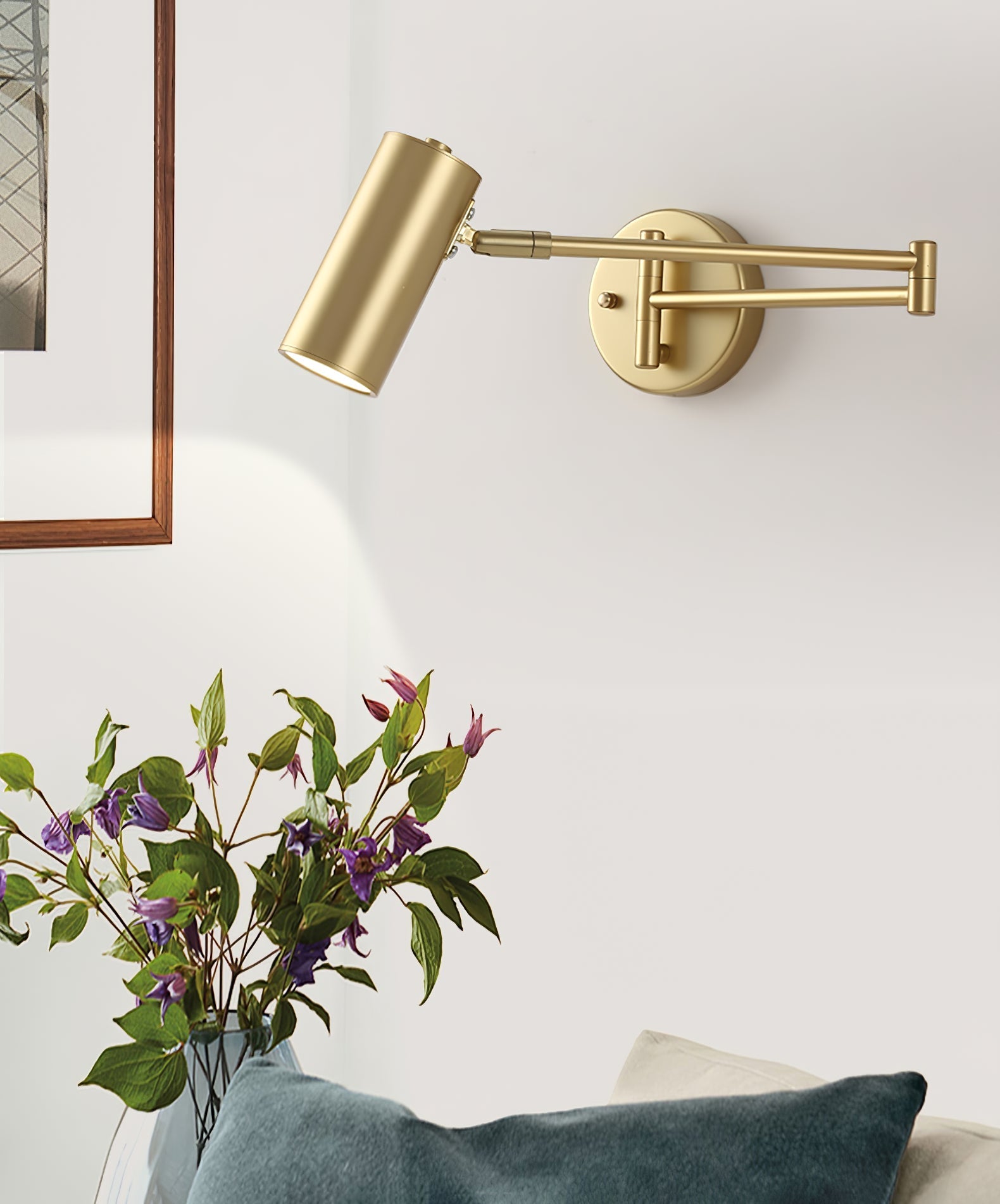 Modern Wall Light with Adjustable Arm