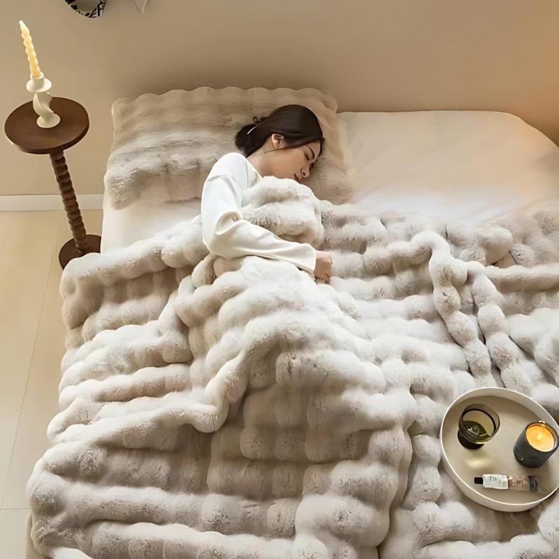 Luxurious Double-Sided Fleece Fur Blanket – Cozy and Warm Blanket for Cold Nights