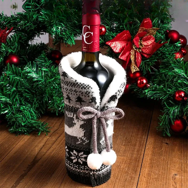 Christmas Bottle Cover with Fur Collar – Festive Cover for Wine Bottles, Gnome Decoration for Christmas, Perfect as Gift Wrapping