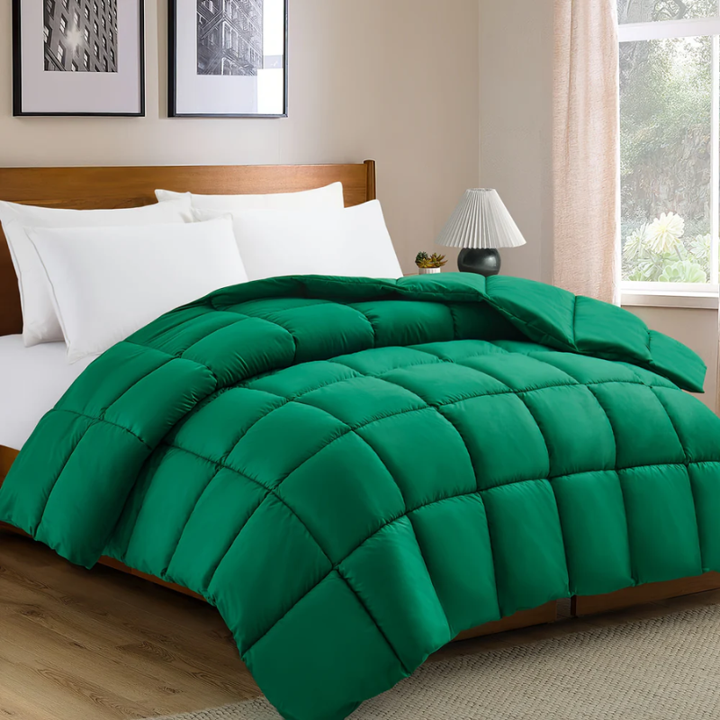 Lightweight, Cozy All-Season Polyester Duvet – Ideal for Restful Sleep