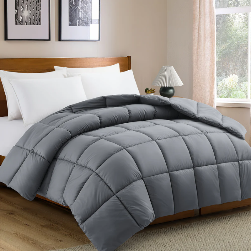 Lightweight, Cozy All-Season Polyester Duvet – Ideal for Restful Sleep