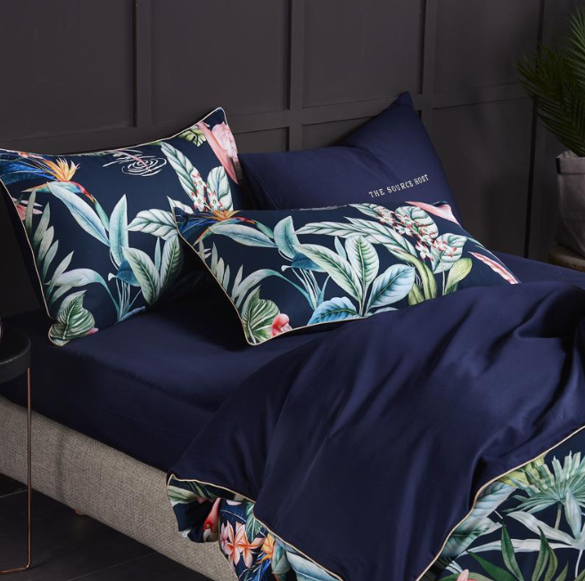 Luxurious Duvet Cover Made from Egyptian Cotton – Breathable and Soft for Restful Sleep with Elegant Flamingo Designs