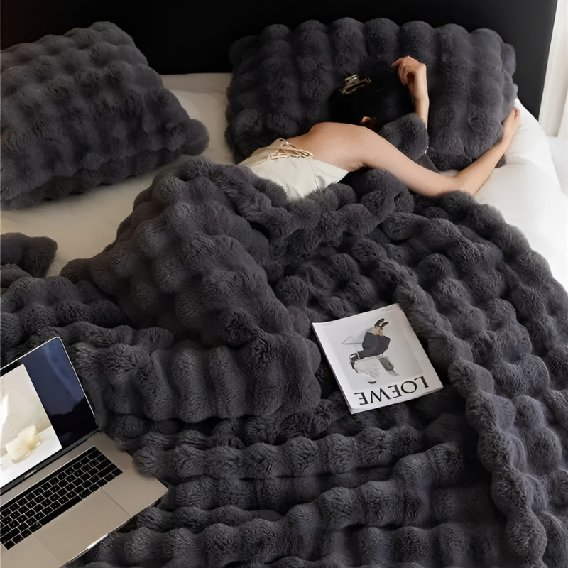 Luxurious Double-Sided Fleece Fur Blanket – Cozy and Warm Blanket for Cold Nights