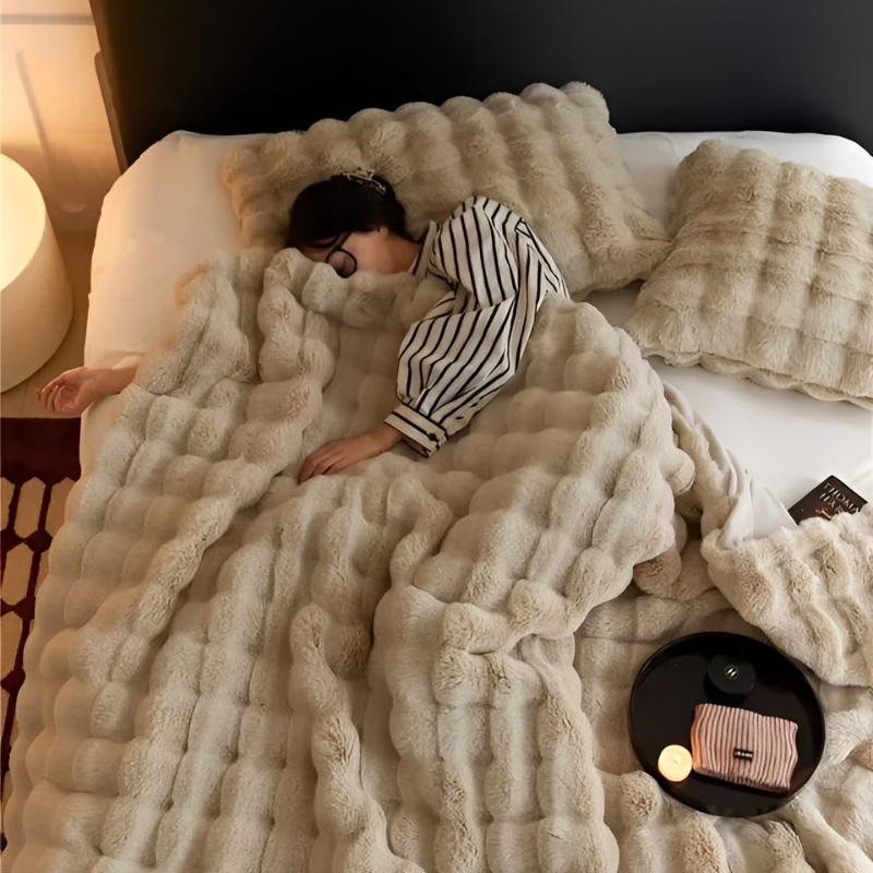 Luxurious Double-Sided Fleece Fur Blanket – Cozy and Warm Blanket for Cold Nights