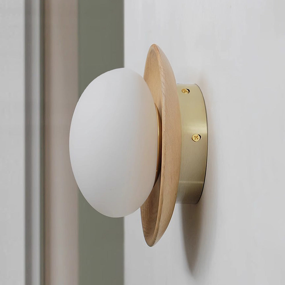 Wall Light Made of Natural Wood and White – Simple and Elegant Design for Modern Spaces