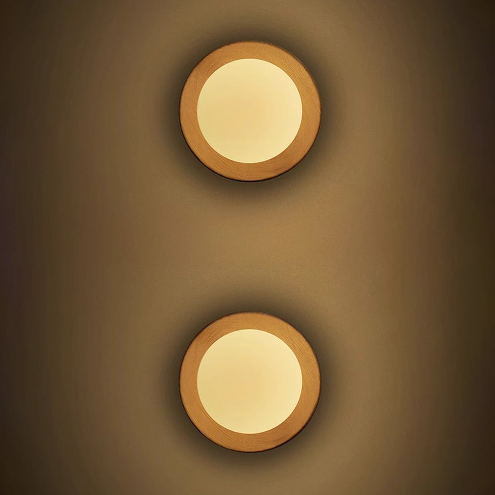 Wall Light Made of Natural Wood and White – Simple and Elegant Design for Modern Spaces