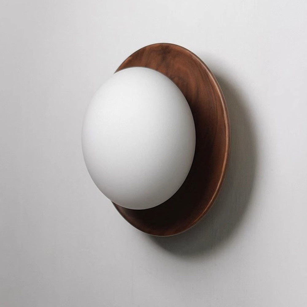 Wall Light Made of Natural Wood and White – Simple and Elegant Design for Modern Spaces