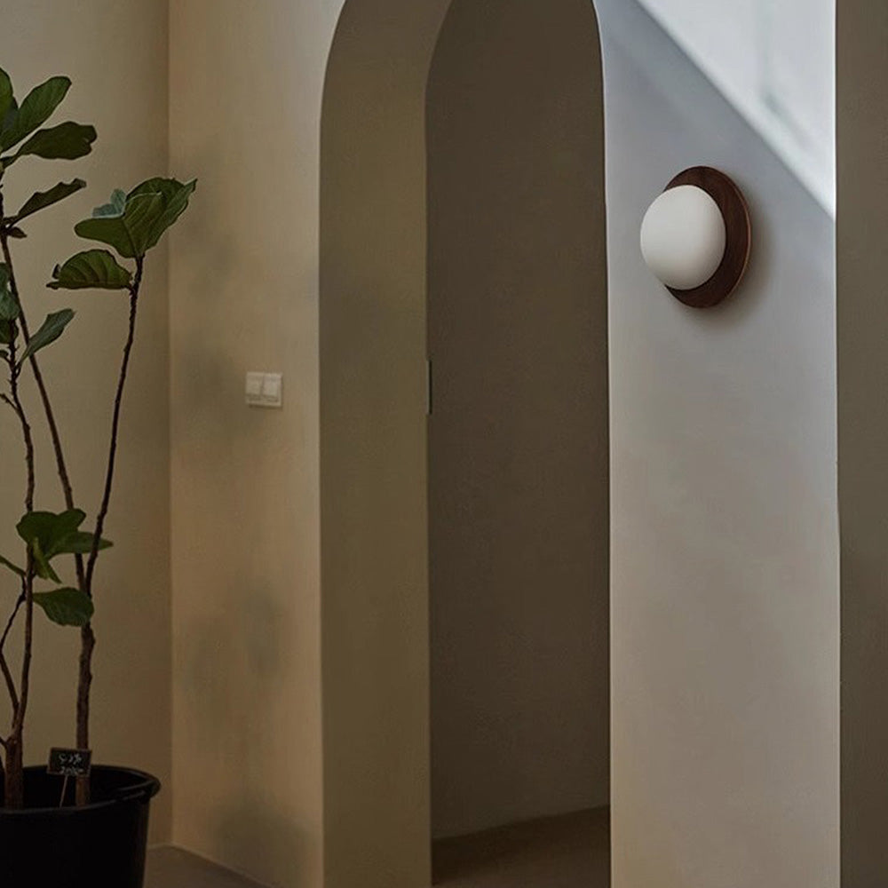 Wall Light Made of Natural Wood and White – Simple and Elegant Design for Modern Spaces