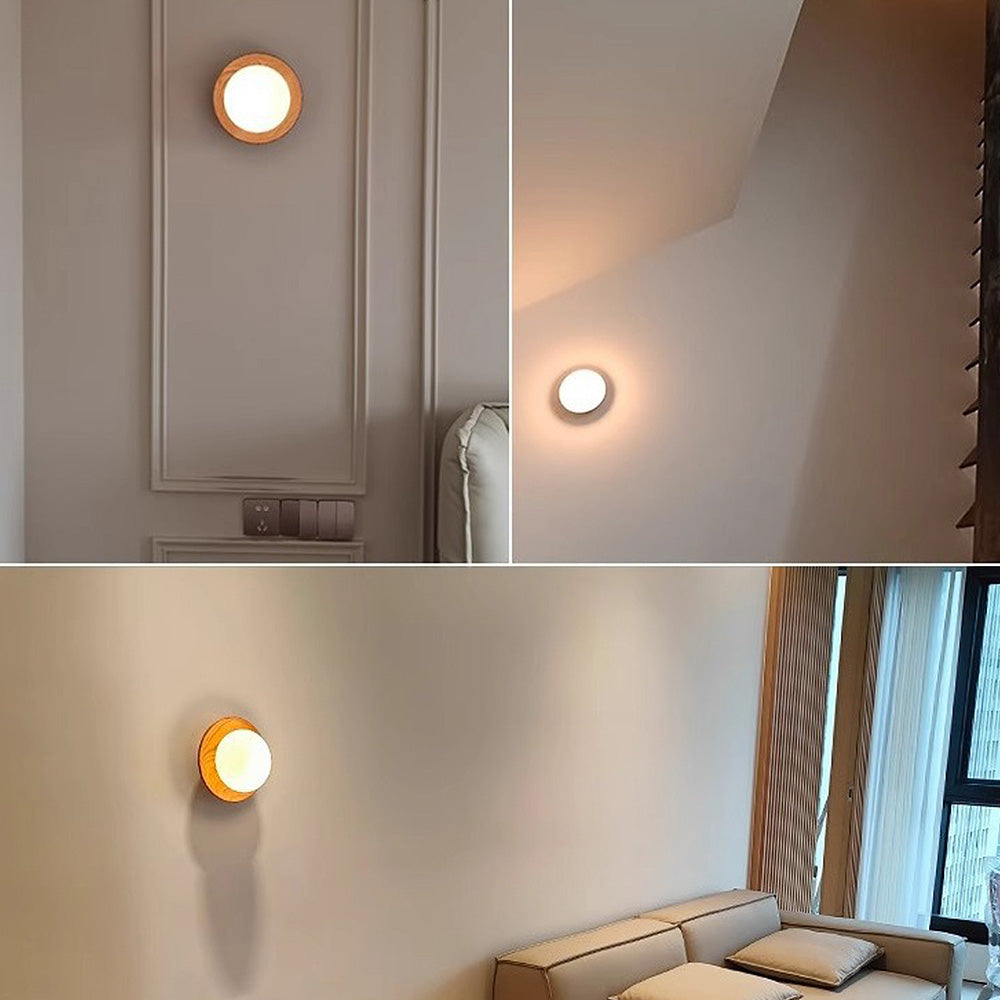 Wall Light Made of Natural Wood and White – Simple and Elegant Design for Modern Spaces