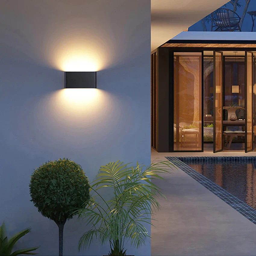 Weatherproof LED Wall Light, Robust Decorative Wall Lamp for Indoor and Outdoor Use