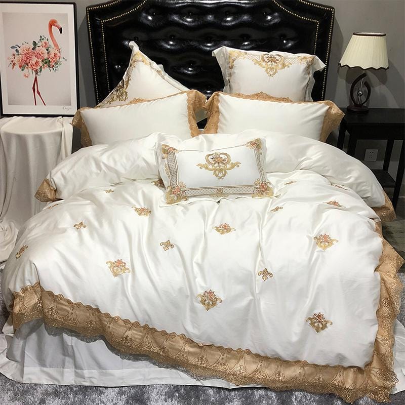 Exquisite Bedding Set with Elegant Lace – Luxurious Bedding for Royal Comfort