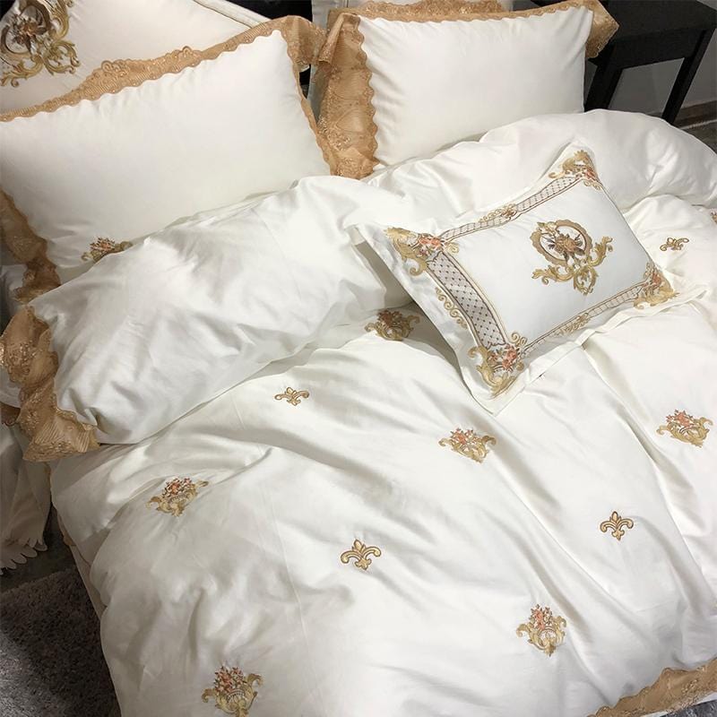 Exquisite Bedding Set with Elegant Lace – Luxurious Bedding for Royal Comfort