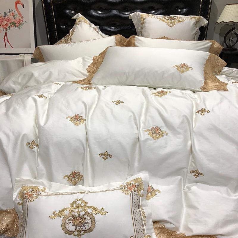 Exquisite Bedding Set with Elegant Lace – Luxurious Bedding for Royal Comfort