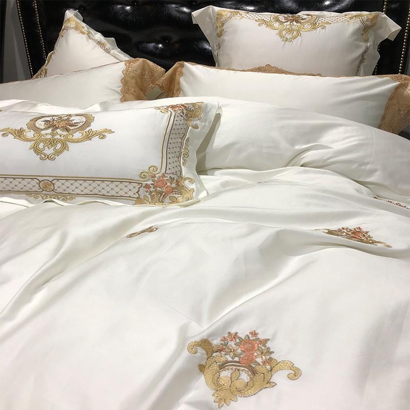 Exquisite Bedding Set with Elegant Lace – Luxurious Bedding for Royal Comfort