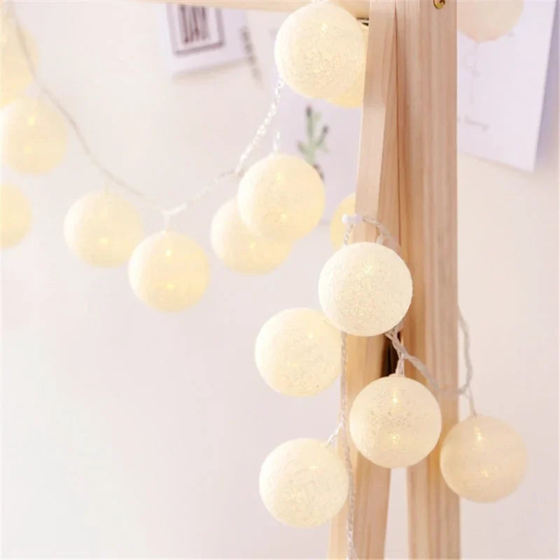 LED Cotton String Lights with Decorative Balls – Atmospheric Lighting for Indoor Spaces