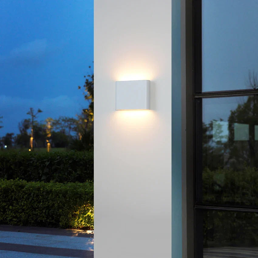 Weatherproof LED Wall Light, Robust Decorative Wall Lamp for Indoor and Outdoor Use