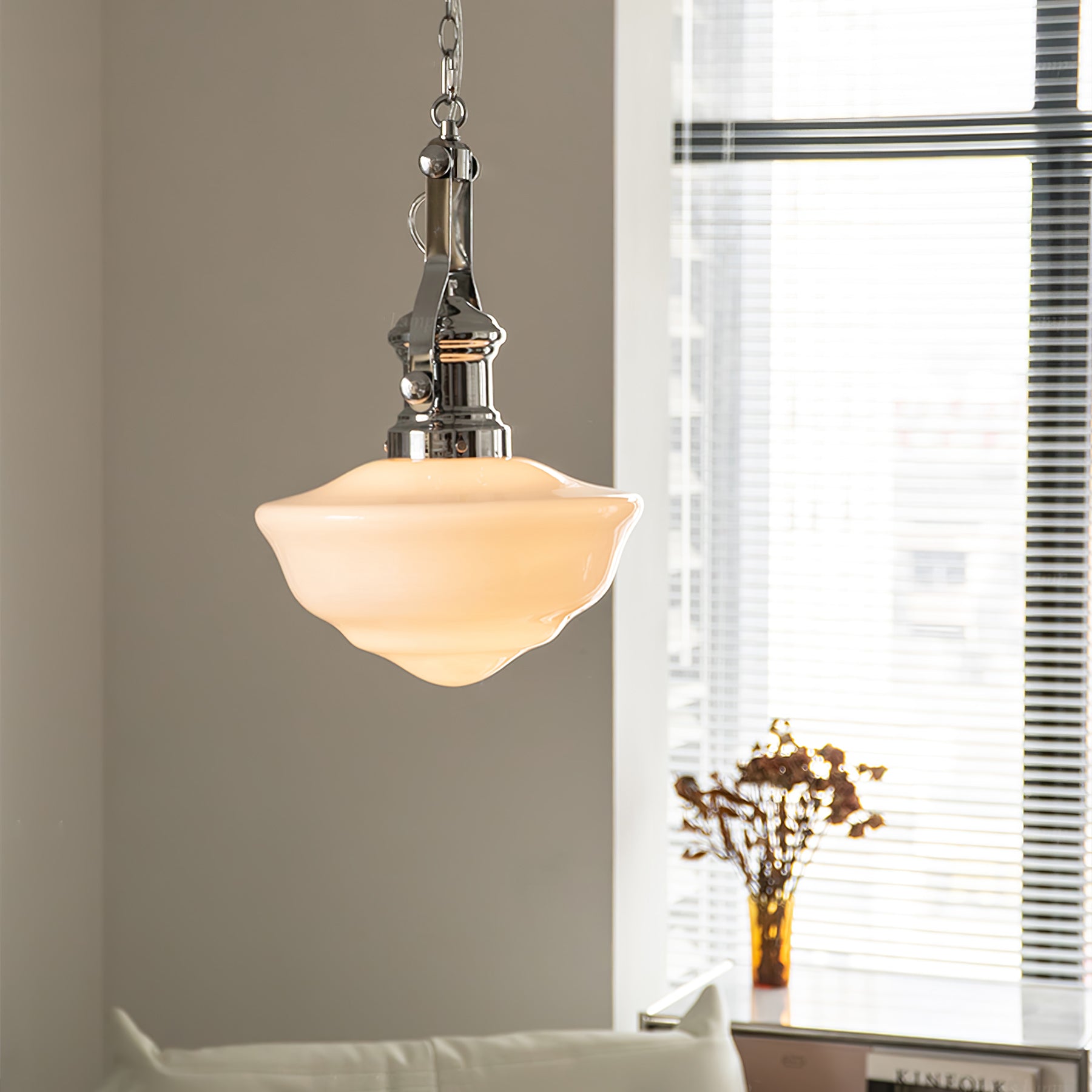 Classic Retro Pendant Light in Schoolhouse Style – Vintage Lighting for Kitchen and Dining Room