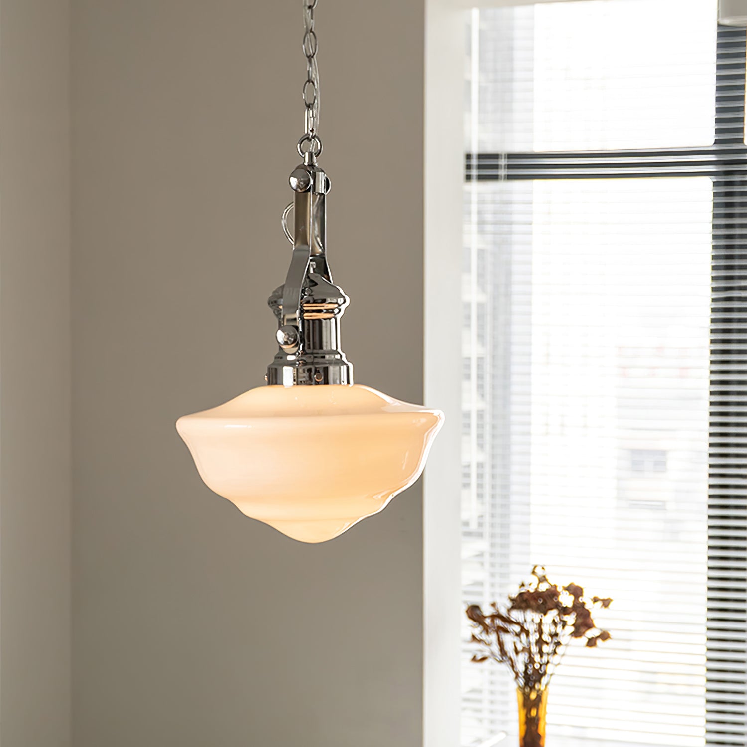 Classic Retro Pendant Light in Schoolhouse Style – Vintage Lighting for Kitchen and Dining Room