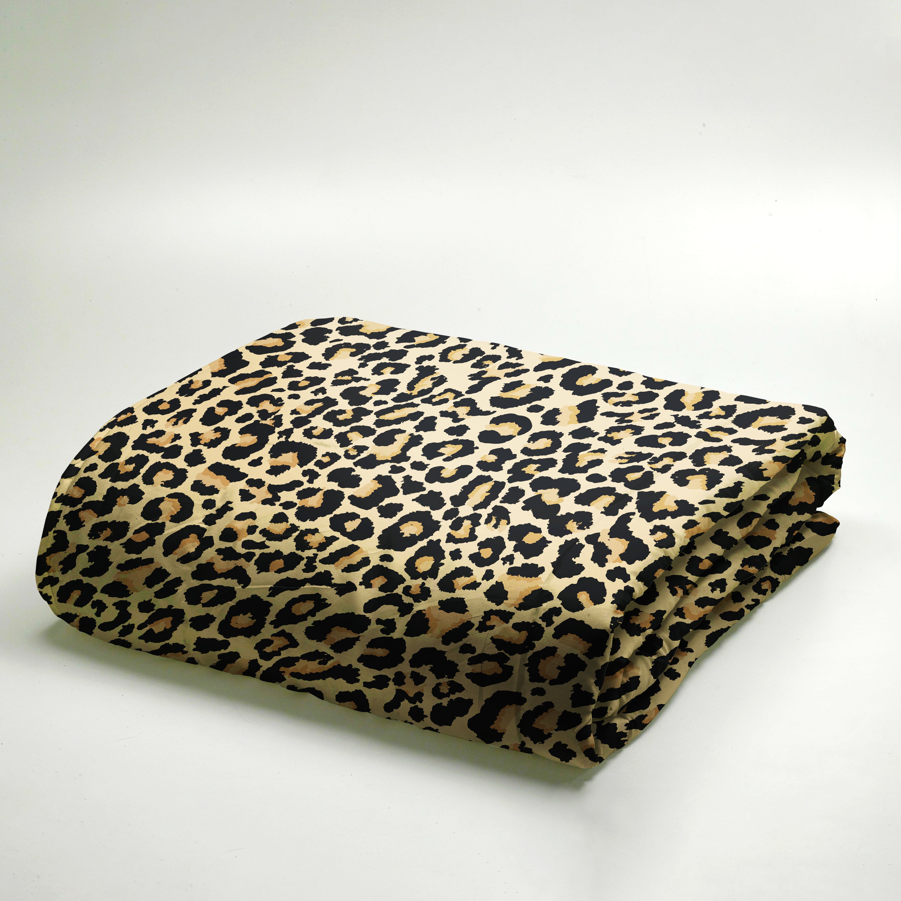 Luxurious Leopard Print Bedding Set Made of Soft Cotton for Stylish Bedrooms