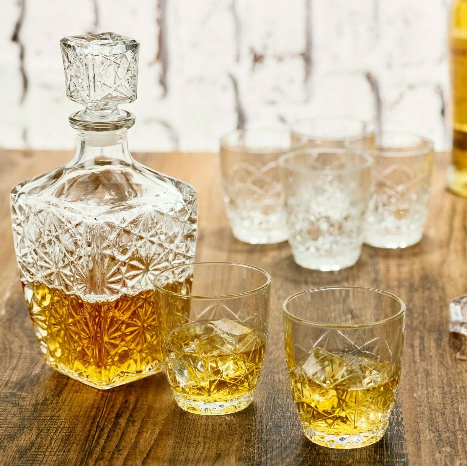 Luxurious 7-Piece Whiskey Decanter Set with Carafe and Glasses – Perfect Gift for Whiskey Lovers and Stylish Bar Accessories