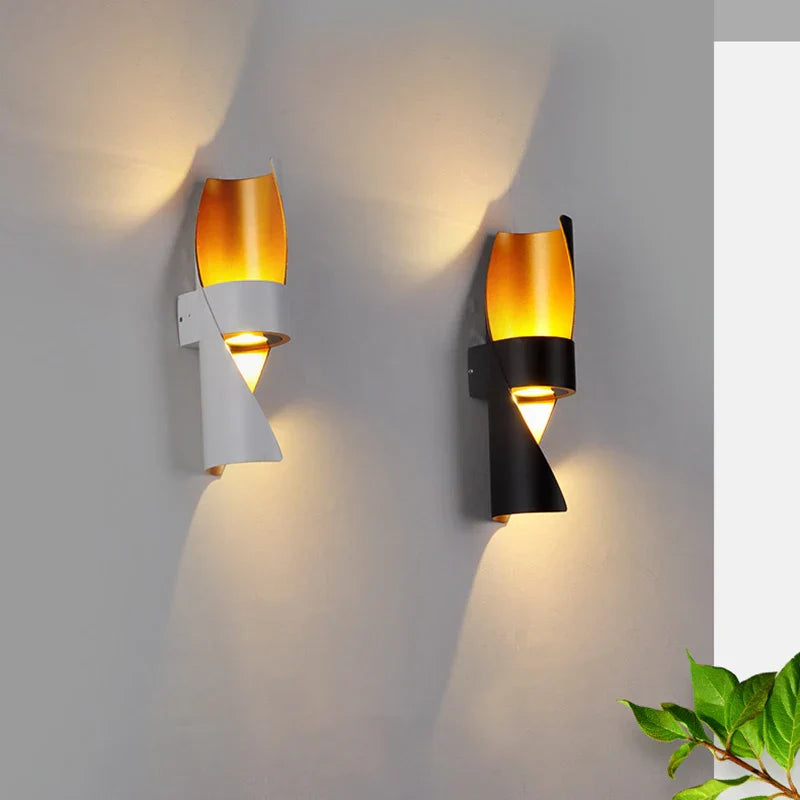 Modern LED Outdoor Wall Light - Weatherproof and Energy-Saving Outdoor Lighting, Ideal for House Facades and Terraces