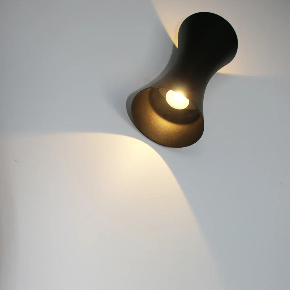 Waterproof LED Wall Light in Aluminium – Modern Design for Indoor and Outdoor Lighting