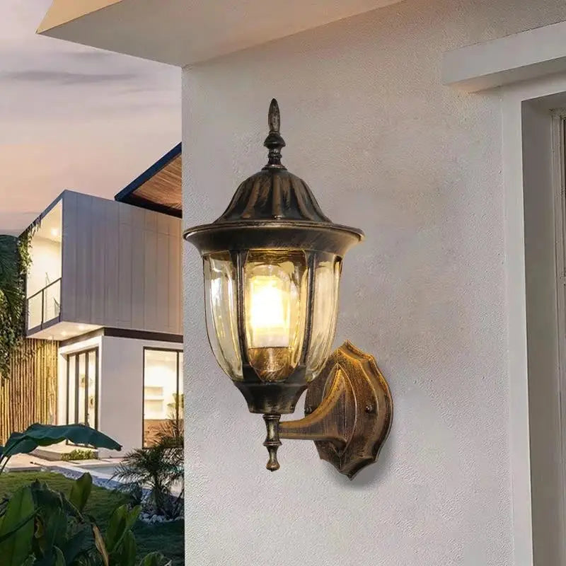 Vintage Outdoor Wall Light – Timeless Lantern for Home, Garden and Terrace