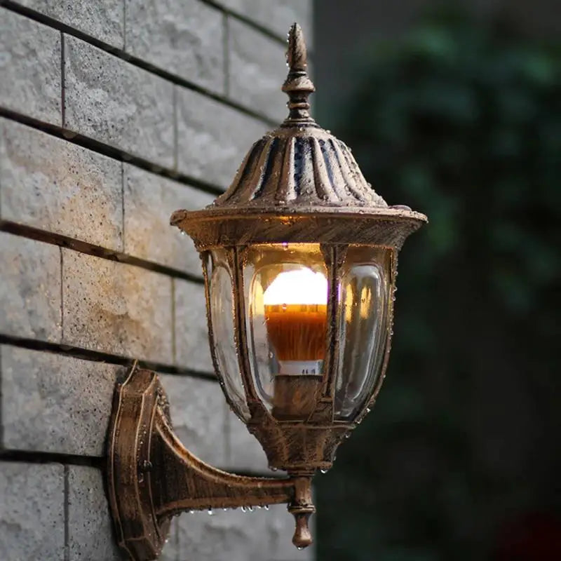 Vintage Outdoor Wall Light – Timeless Lantern for Home, Garden and Terrace