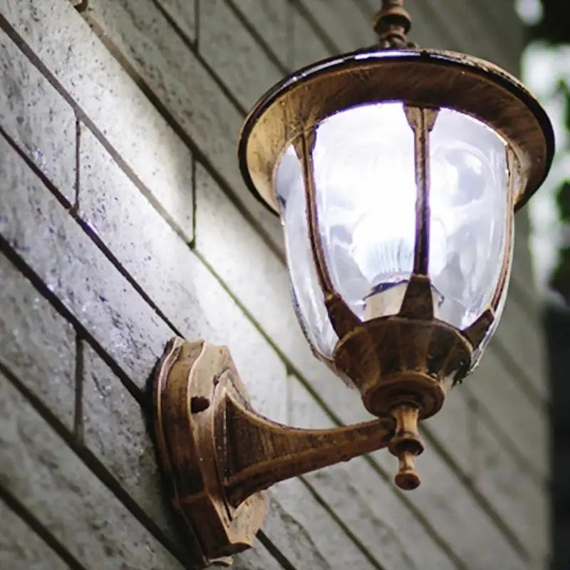 Vintage Outdoor Wall Light – Timeless Lantern for Home, Garden and Terrace