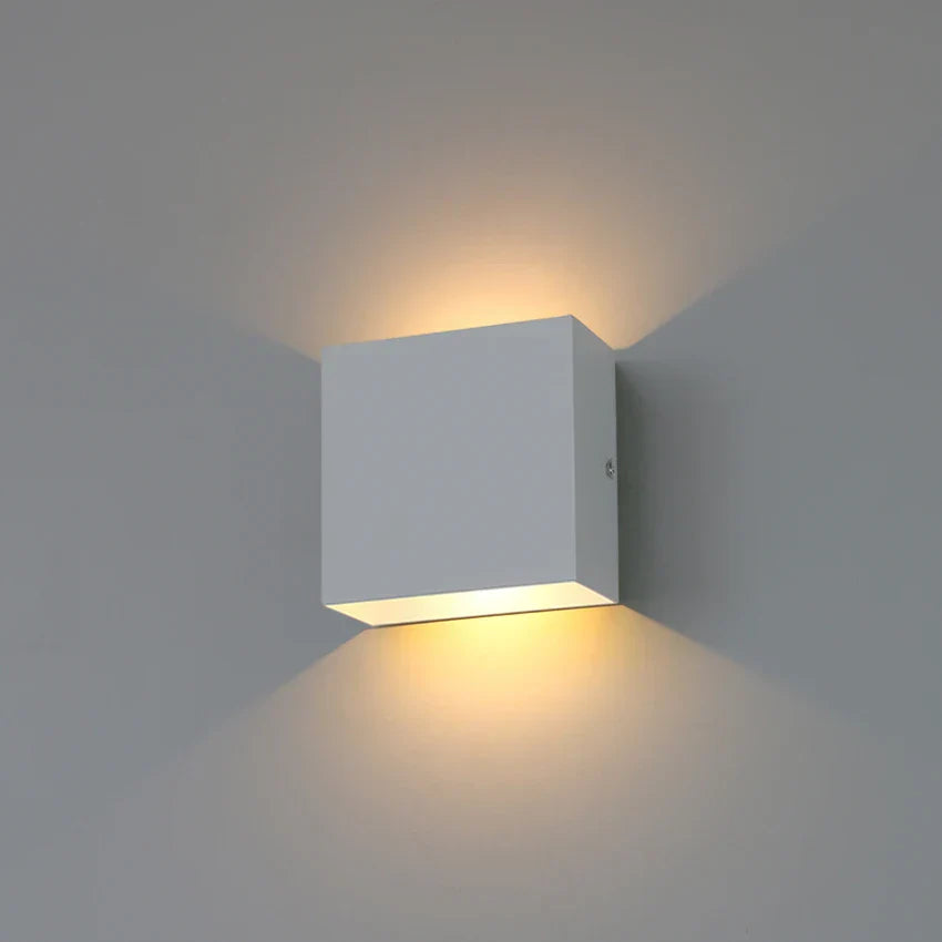 Elegant Wall Lamp Made of Wood – Modern Design for Stylish Interiors