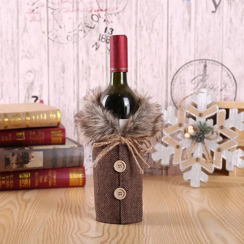 Christmas Bottle Cover with Fur Collar – Festive Cover for Wine Bottles, Gnome Decoration for Christmas, Perfect as Gift Wrapping