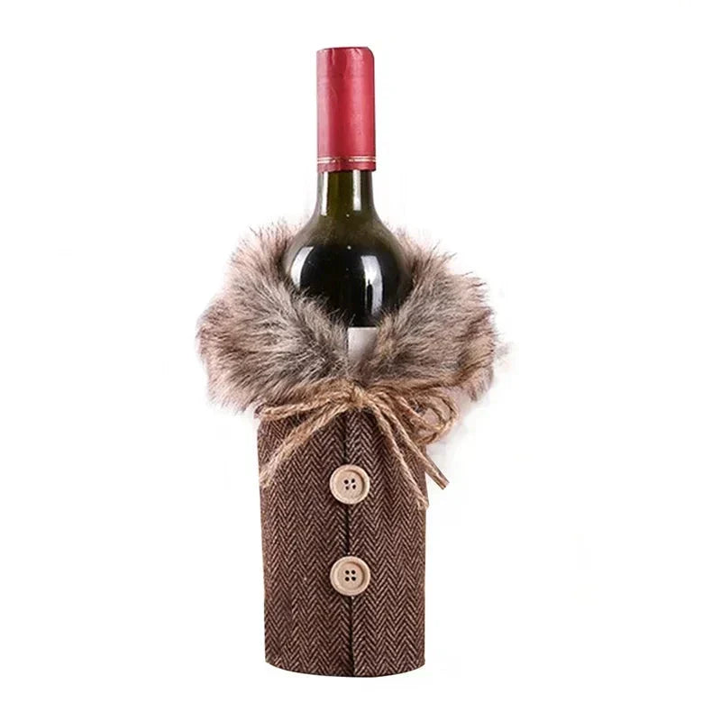 Christmas Bottle Cover with Fur Collar – Festive Cover for Wine Bottles, Gnome Decoration for Christmas, Perfect as Gift Wrapping