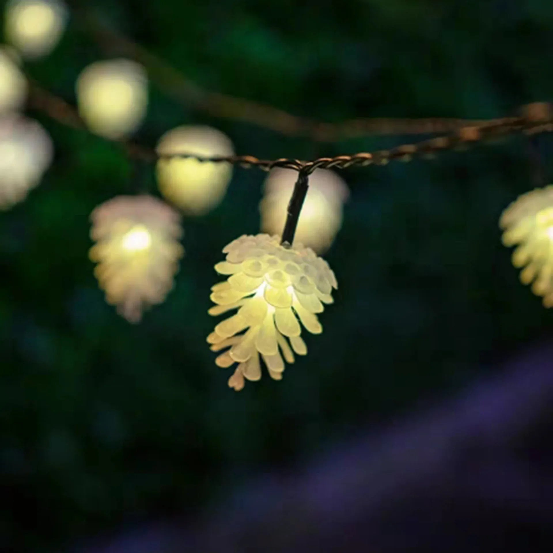 Solar-Powered LED Pine Cone String Lights – Christmas Lighting for Outdoor and Indoor