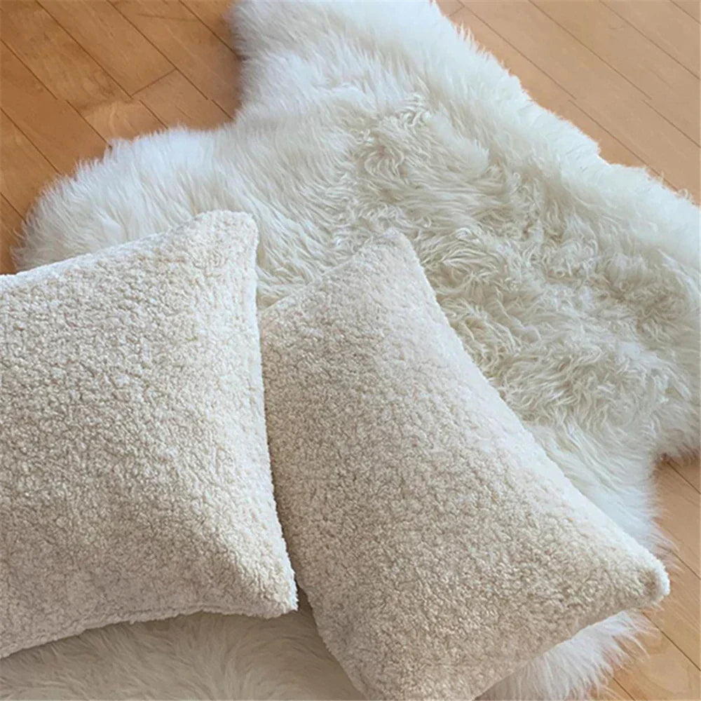 White Teddy Cushion Cover – Fluffy Decorative Pillowcase Made of Teddy Fur for Sofa, Bed, and Living Room, Cozy Pillowcase Made of Soft Plush Fabric