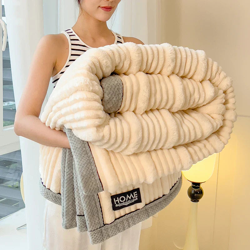 Soft Wool Blanket – Cozy Throw for Home, Ideal for Sofa and Bed, Warm Blanket for Cold Winter Days and Cozy Evenings