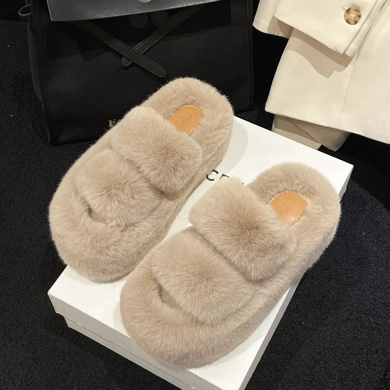 Fluffy Women's Slippers – Warm, Soft Slippers for Home with Non-Slip Sole, Ideal Winter Slippers for Cozy Hours