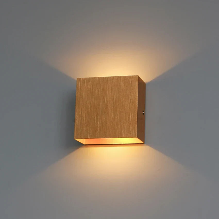 Elegant Wall Lamp Made of Wood – Modern Design for Stylish Interiors