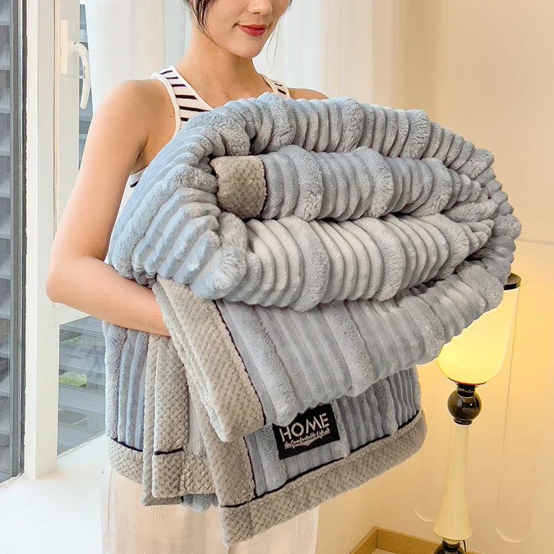 Soft Wool Blanket – Cozy Throw for Home, Ideal for Sofa and Bed, Warm Blanket for Cold Winter Days and Cozy Evenings