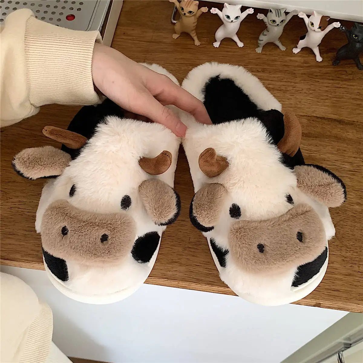 Funny Cow Slippers for Men and Women – Fluffy Winter Slippers, Comfortable and Warm, Non-Slip and Soft for Home