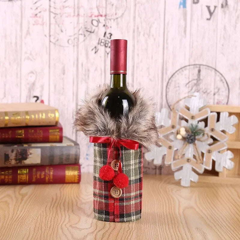 Christmas Bottle Cover with Fur Collar – Festive Cover for Wine Bottles, Gnome Decoration for Christmas, Perfect as Gift Wrapping