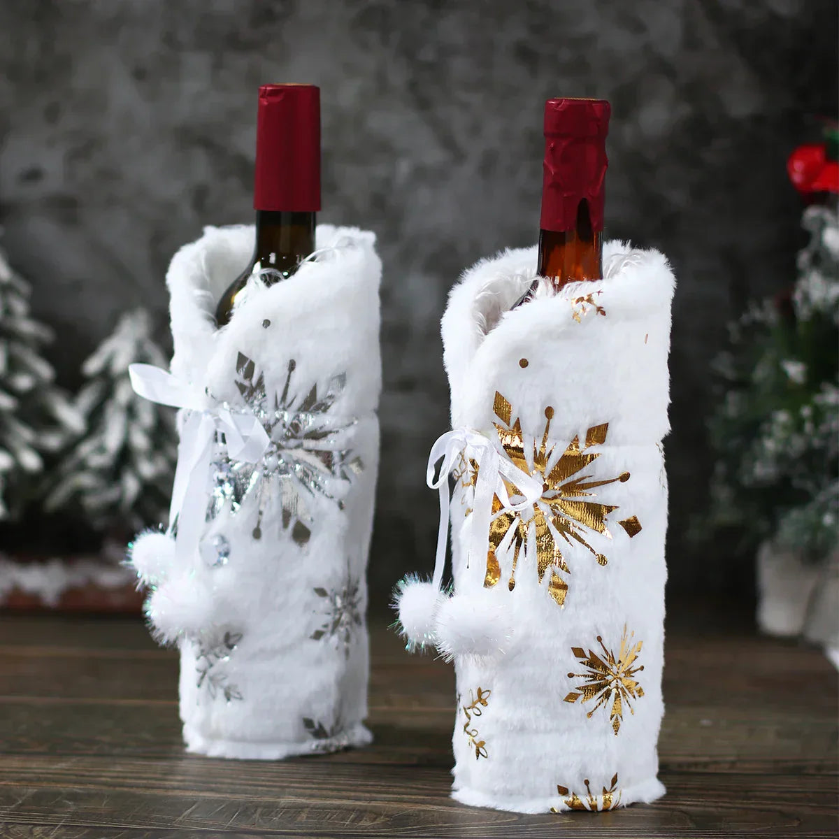 Christmas Bottle Cover with Fur Collar – Festive Cover for Wine Bottles, Gnome Decoration for Christmas, Perfect as Gift Wrapping