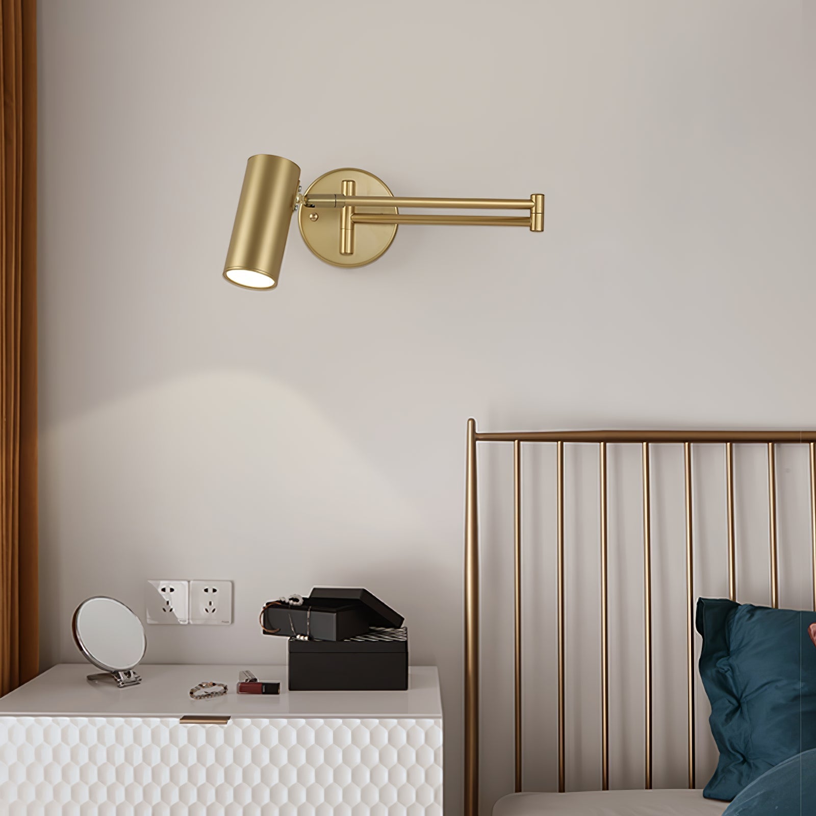 Modern Wall Light with Adjustable Arm