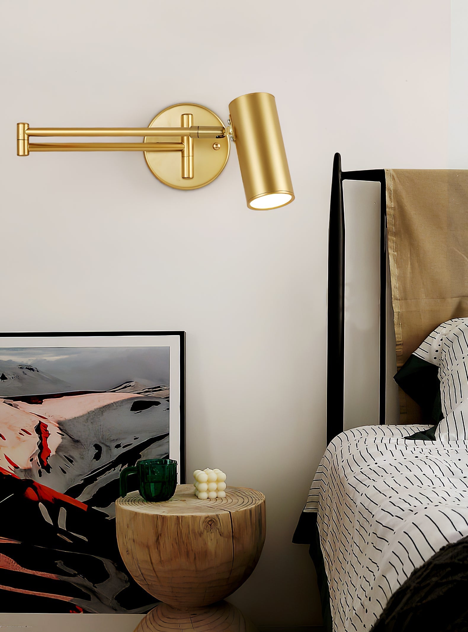 Modern Wall Light with Adjustable Arm