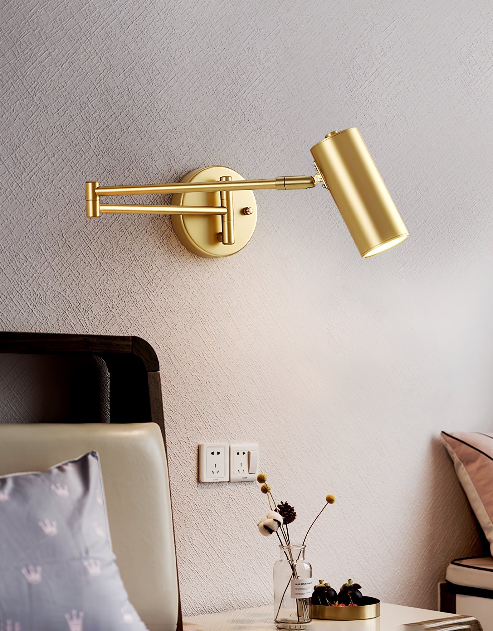 Modern Wall Light with Adjustable Arm