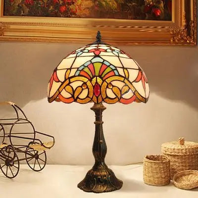 Desk Lamp in Classic Floral Pattern – Handcrafted Glass Light for Stylish Interiors