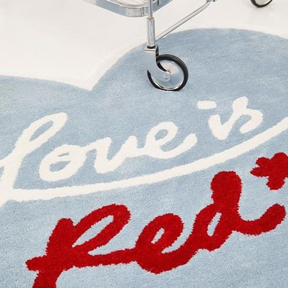 Red Heart Rug – Soft Heart-Shaped Rug for Living Room & Bedroom, Romantic Design