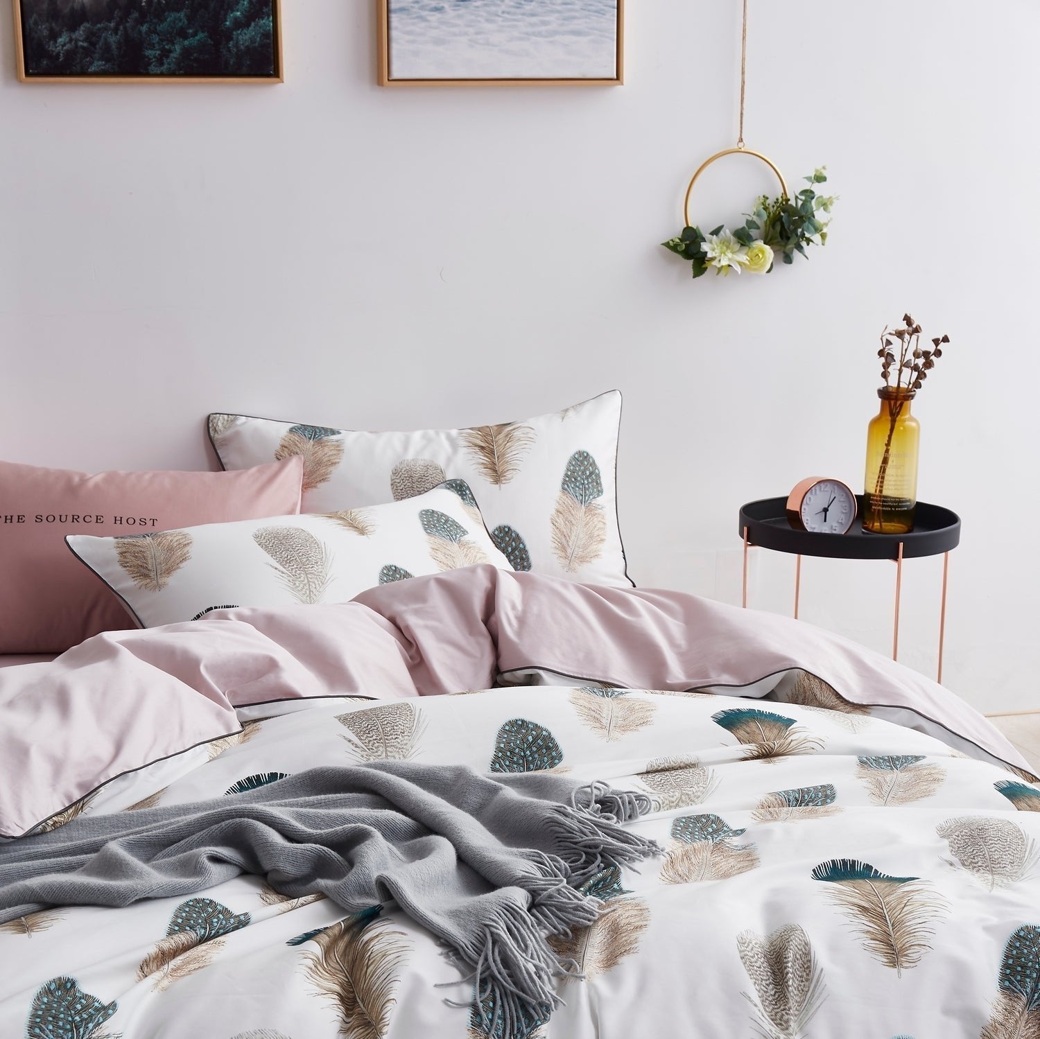 Stylish Cotton Bedding with Feather Pattern – Breathable and Soft for Restful Sleep