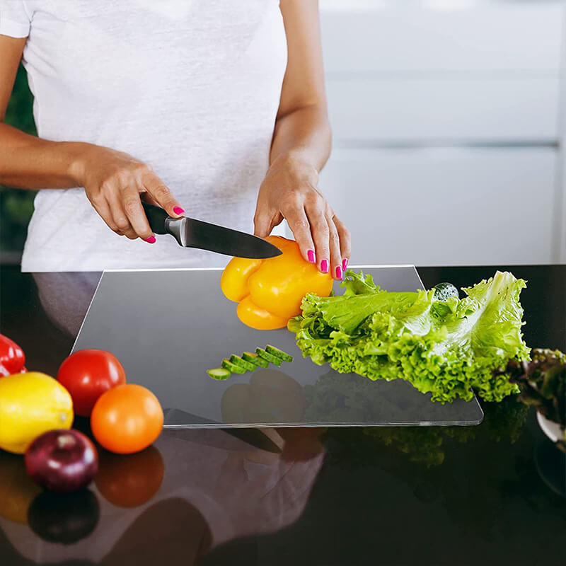 Transparent, durable, and hygienic cutting board for the kitchen – Scratch-resistant and easy to clean