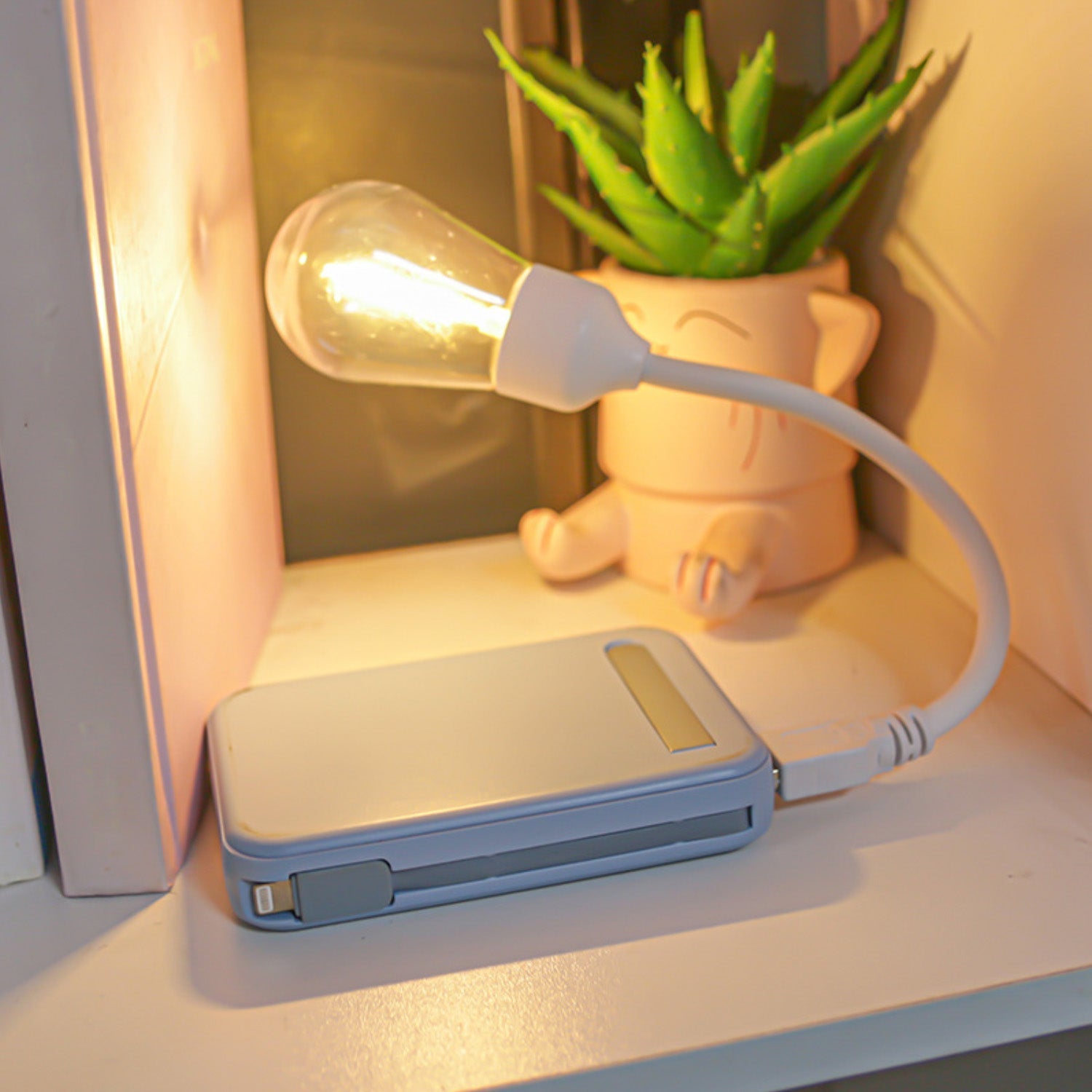 USB LED Rotating Night Light – Flexible Reading Light for On-the-Go